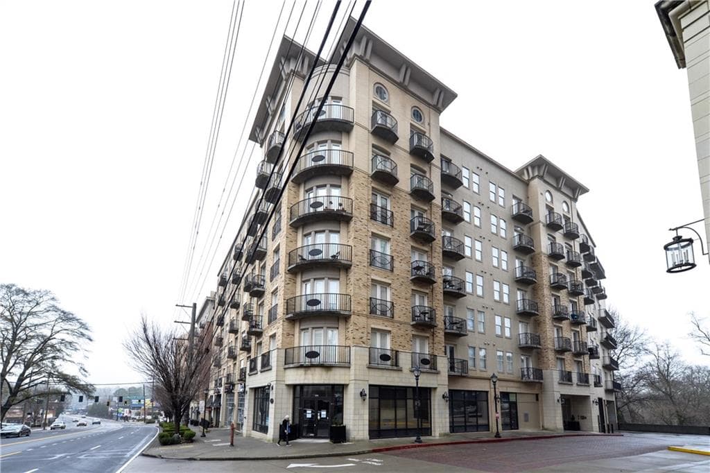 2 bedroom, 2 bathroom, 1,030 sq ft condominium sold at 2255 Peachtree Road 420, Atlanta, GA 30309