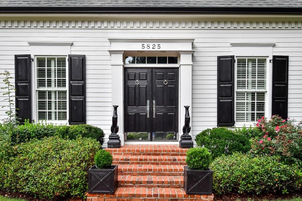 6 bedroom, 5 bathroom, 6,449 sq ft single family residence sold at 5825 Powers Ferry Road, Atlanta, GA 30327