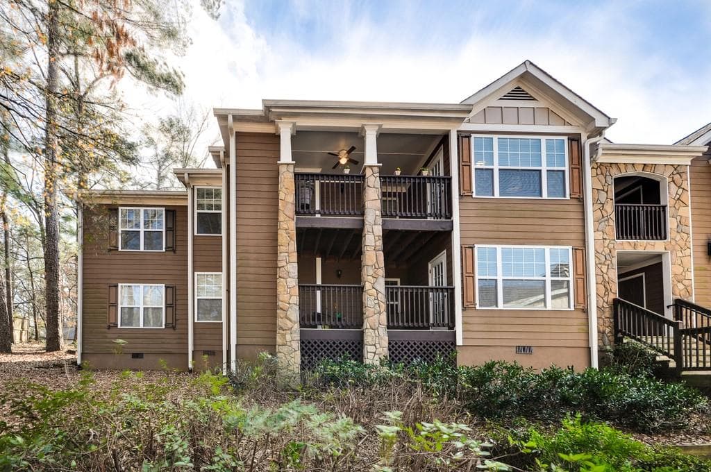3 bedroom, 2 bathroom, 1,402 sq ft condominium sold at 1307 Madison Lane, Smyrna, GA 30080