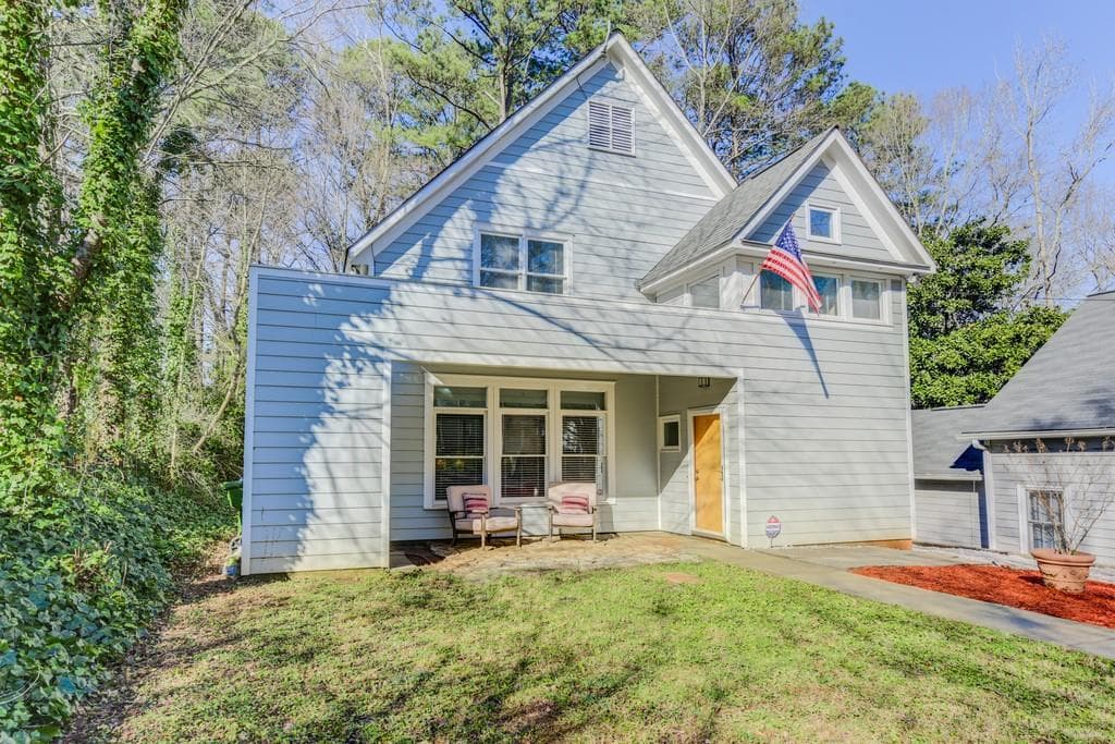 2 bedroom, 3 bathroom, 1,789 sq ft single family residence sold at 923 WALKER Avenue, Atlanta, GA 30316