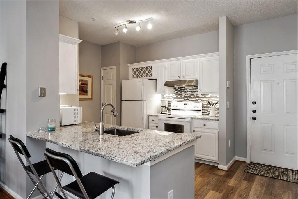 1 bedroom, 1 bathroom, 715 sq ft condominium sold at 955 JUNIPER Street 3226, Atlanta, GA 30309