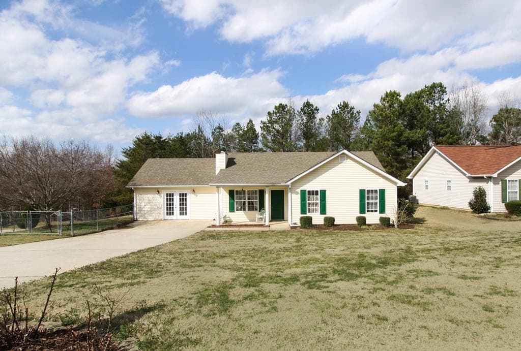 4 bedroom, 3 bathroom, 1,503 sq ft single family residence sold at 2660 GLENDALE Drive, Gainesville, GA 30507
