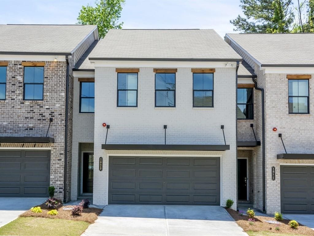 3 bedroom, 3 bathroom, 2,032 sq ft townhouse sold at 1020 ROhner Way 47, Smyrna, GA 30080