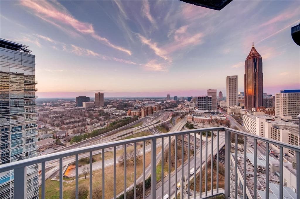 1 bedroom, 1 bathroom, 743 sq ft condominium sold at 400 W Peachtree Street 2503, Atlanta, GA 30308