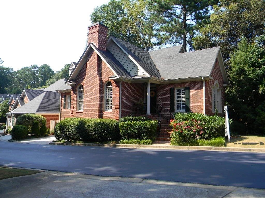3 bedroom, 4 bathroom, 2,206 sq ft single family residence sold at 1120 Chantilly Crescent, Atlanta, GA 30324