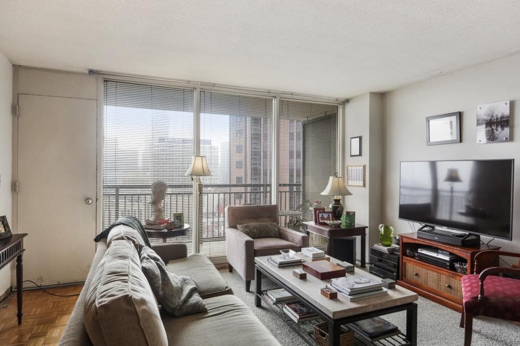 1 bedroom, 1 bathroom, 786 sq ft condominium sold at 620 Peachtree Street 2008, Atlanta, GA 30308