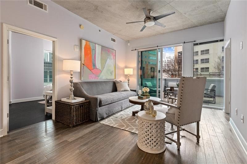 2 bedroom, 2 bathroom, 1,091 sq ft condominium sold at 950 W Peachtree Street 404, Atlanta, GA 30309