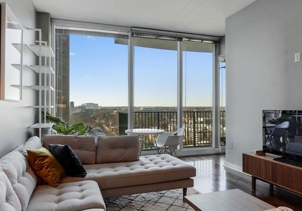 1 bedroom, 1 bathroom, 830 sq ft condominium sold at 361 17th Street 1807, Atlanta, GA 30363