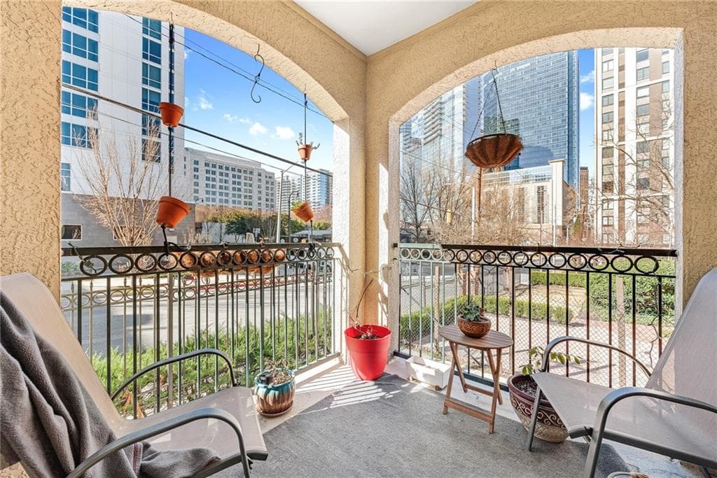 1 bedroom, 1 bathroom, 814 sq ft condominium sold at 955 Juniper Street 4122, Atlanta, GA 30309