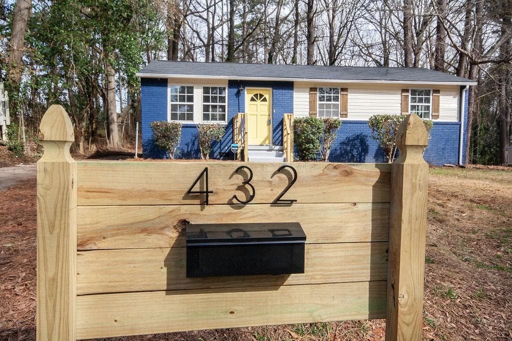 3 bedroom, 2 bathroom, 1,000 sq ft single family residence sold at 432 Belgarde Place, Atlanta, GA 30354