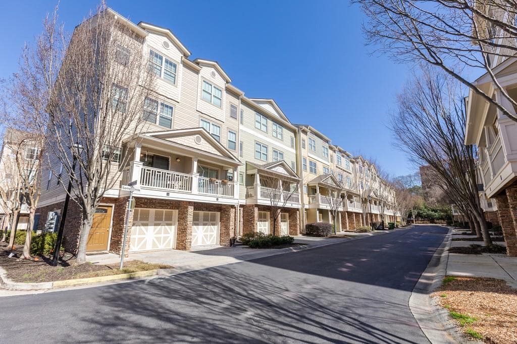 2 bedroom, 2 bathroom, 1,050 sq ft townhouse sold at 216 SEMEL Circle 341, Atlanta, GA 30309