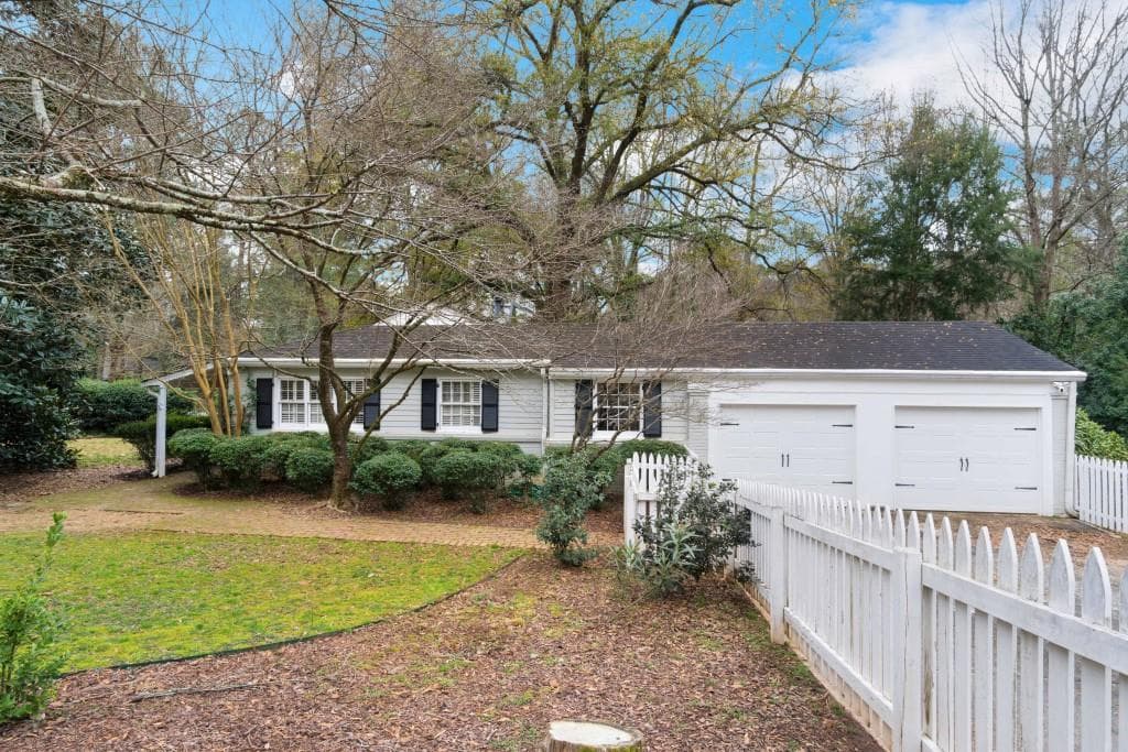 4 bedroom, 2 bathroom, 1,959 sq ft single family residence sold at 2560 Ridgemore Road, Atlanta, GA 30318