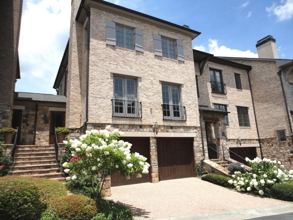 3 bedroom, 4 bathroom, 3,180 sq ft townhouse sold at 2833 Paces Lookout Lane 5, Atlanta, GA 30339