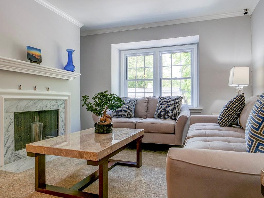 2 bedroom, 2 bathroom, 1,093 sq ft condominium sold at 87 Chaumont Square, Atlanta, GA 30327