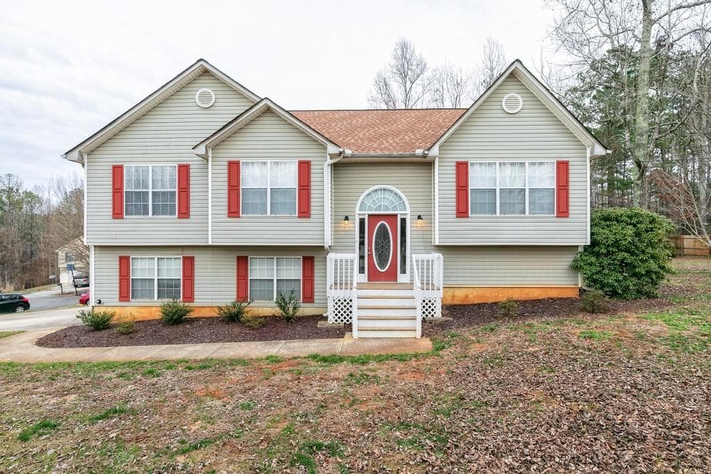 3 bedroom, 2 bathroom, 1,345 sq ft single family residence sold at 18 Fernwick Court, Dallas, GA 30157