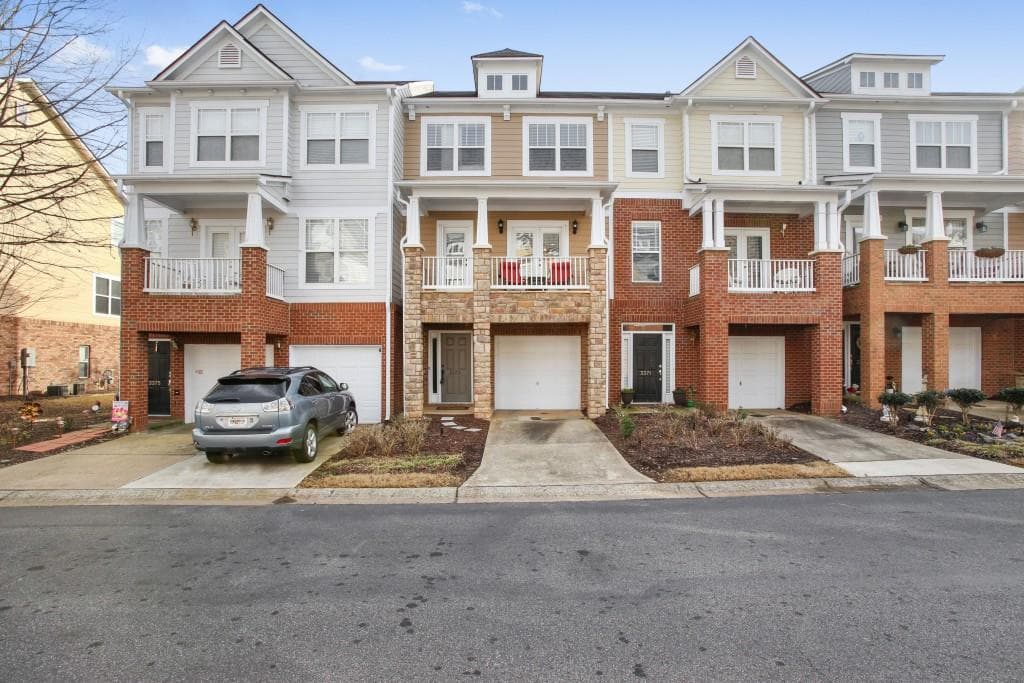 3 bedroom, 3 bathroom, 1,956 sq ft townhouse sold at 3373 Galleon Drive, Alpharetta, GA 30004