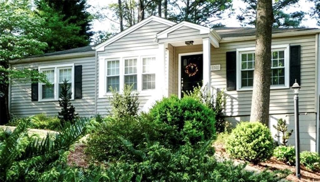 3 bedroom, 2 bathroom, 1,524 sq ft single family residence sold at 1369 Arnold Avenue, Atlanta, GA 30324