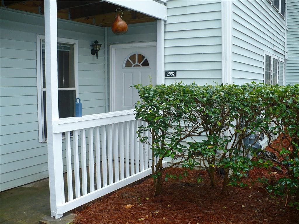 2 bedroom, 2 bathroom, 1,150 sq ft condominium sold at 2062 Brian Way, Decatur, GA 30033