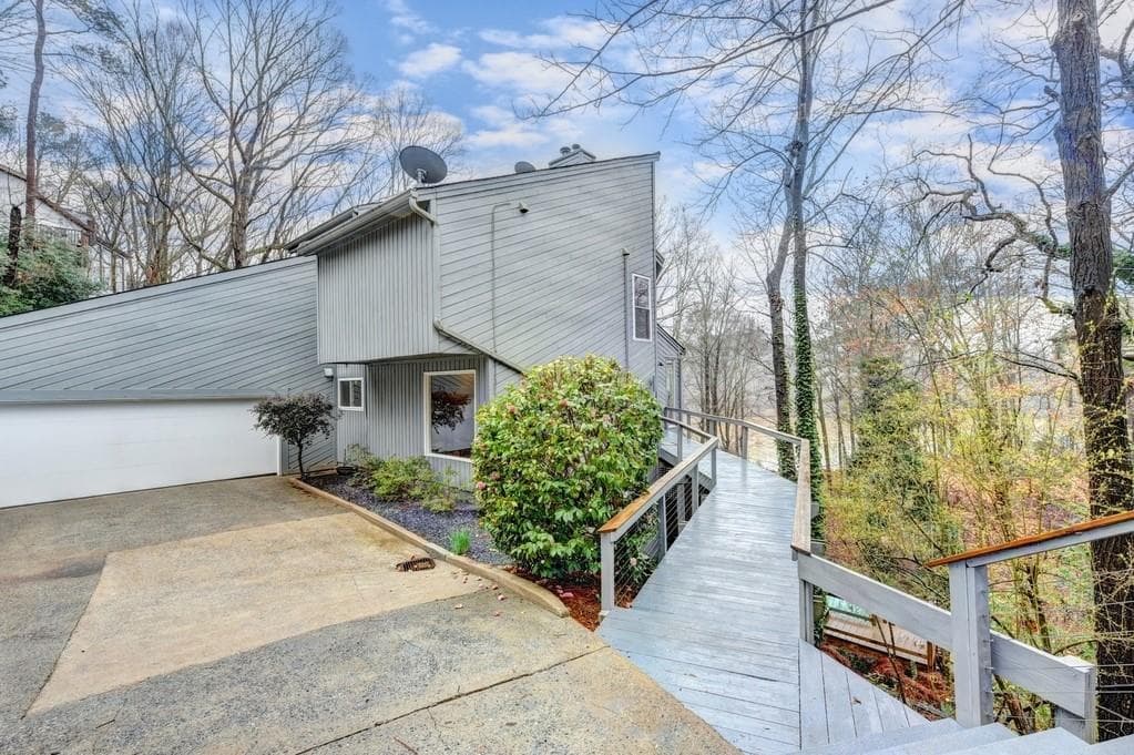 4 bedroom, 5 bathroom, 2,816 sq ft single family residence sold at 9445 Huntcliff Trace, Sandy Springs, GA 30350