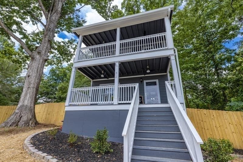 3 bedroom, 3 bathroom, 1,480 sq ft single family residence sold at 612 W LAKE Avenue, Atlanta, GA 30318