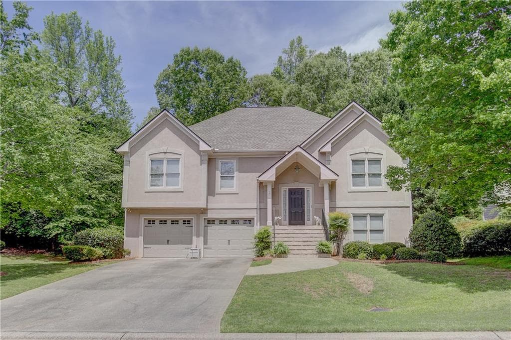 4 bedroom, 3 bathroom, 2,560 sq ft single family residence sold at 2302 Woodcrest Drive, Smyrna, GA 30082