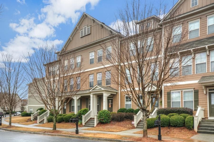 3 bedroom, 4 bathroom, 2,232 sq ft townhouse sold at 615 Grove Manor Park, Suwanee, GA 30024