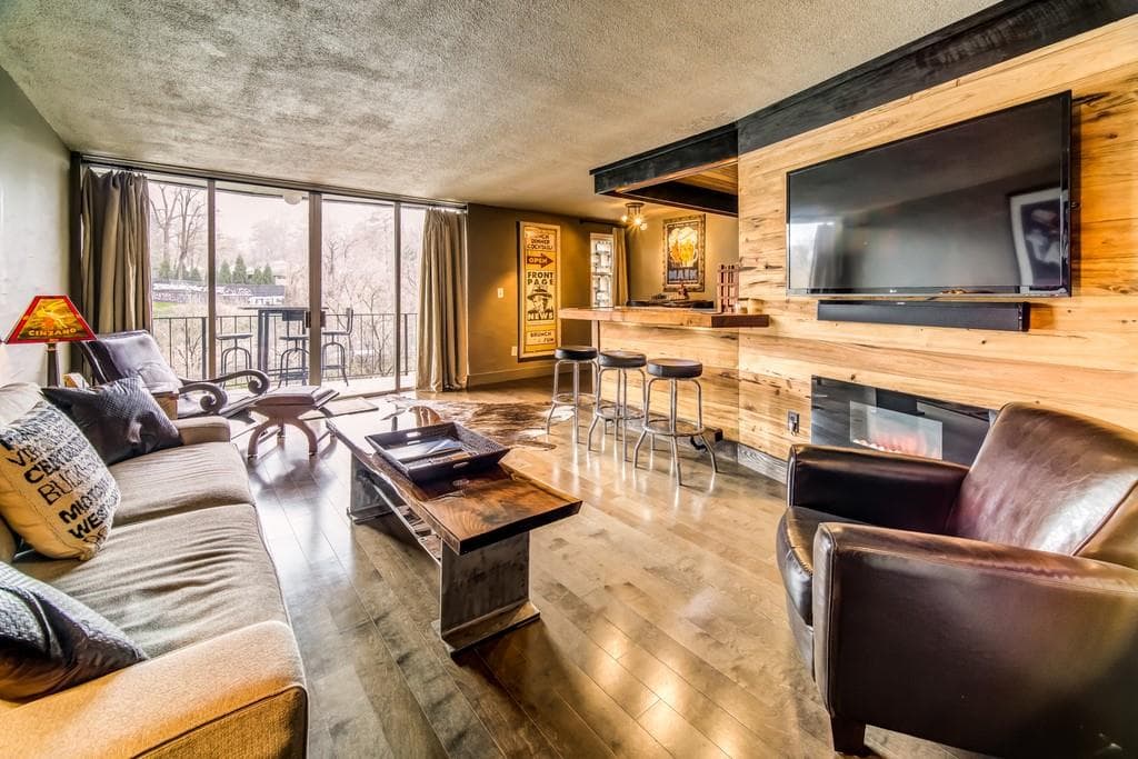 2 bedroom, 1 bathroom, 966 sq ft condominium sold at 120 ALDEN Avenue D5, Atlanta, GA 30309