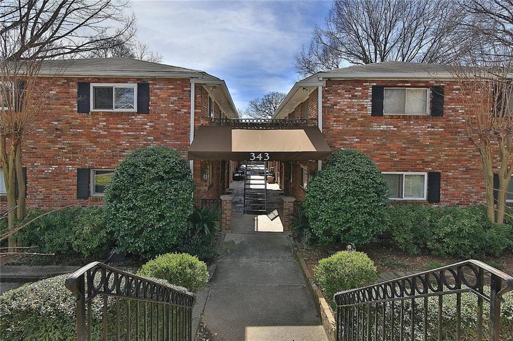 2 bedroom, 1 bathroom, 810 sq ft condominium sold at 343 8th Street F2, Atlanta, GA 30309