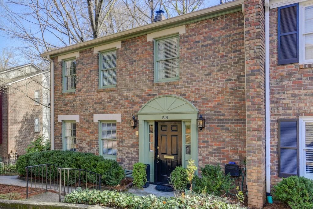 70 Old Ivy Road 58, Atlanta, GA 30342 — most recent listing photo
