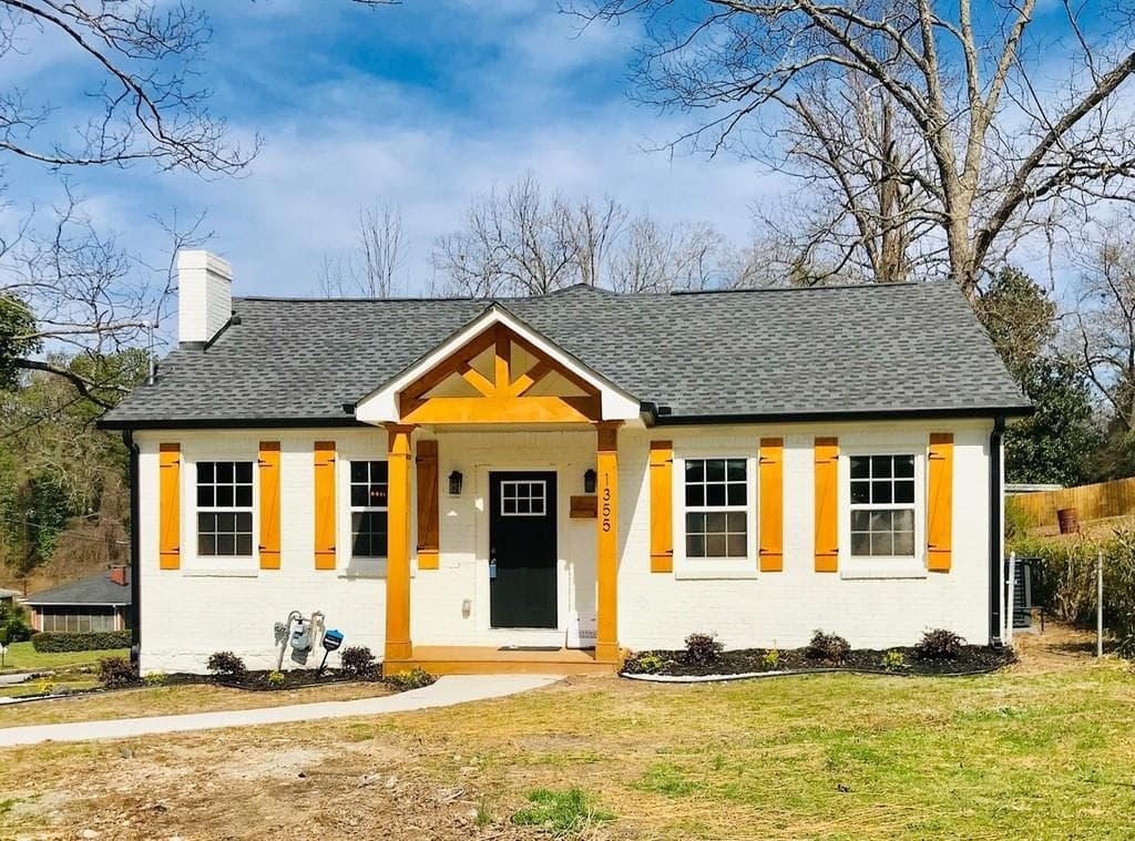 3 bedroom, 3 bathroom, 1,654 sq ft single family residence sold at 1355 WESTVIEW Drive, Atlanta, GA 30310