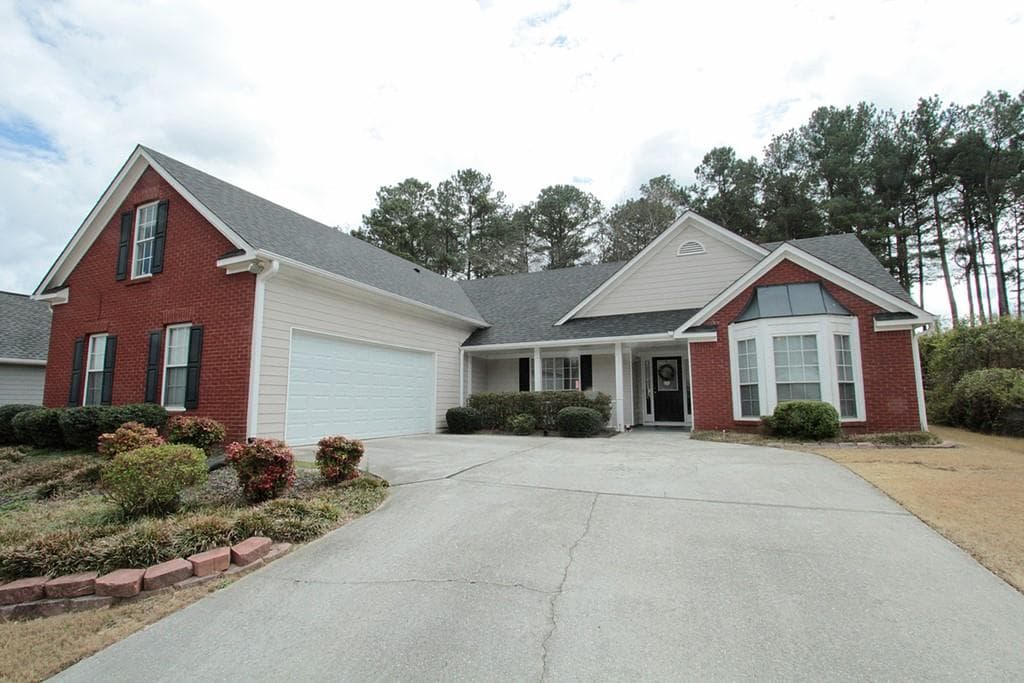 4 bedroom, 2 bathroom, 2,074 sq ft single family residence sold at 1999 Manor Oak Lane, Buford, GA 30519