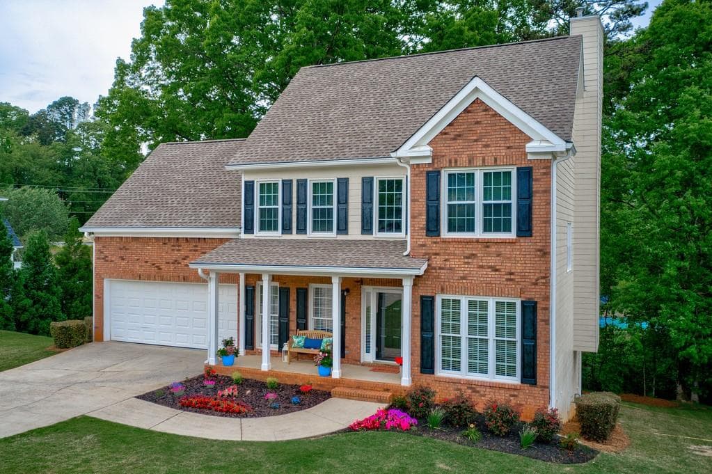 4 bedroom, 3 bathroom, 2,474 sq ft single family residence sold at 2805 Northern Oak Drive, Cumming, GA 30041