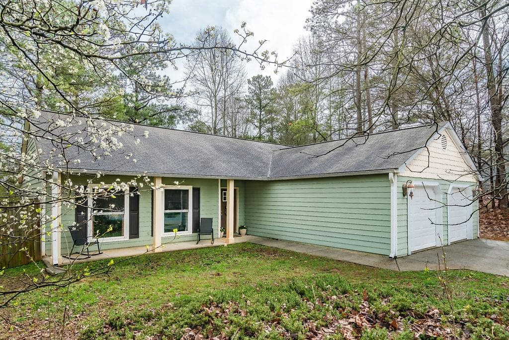 3 bedroom, 2 bathroom, 1,760 sq ft single family residence sold at 804 BLUFF Place, Woodstock, GA 30188