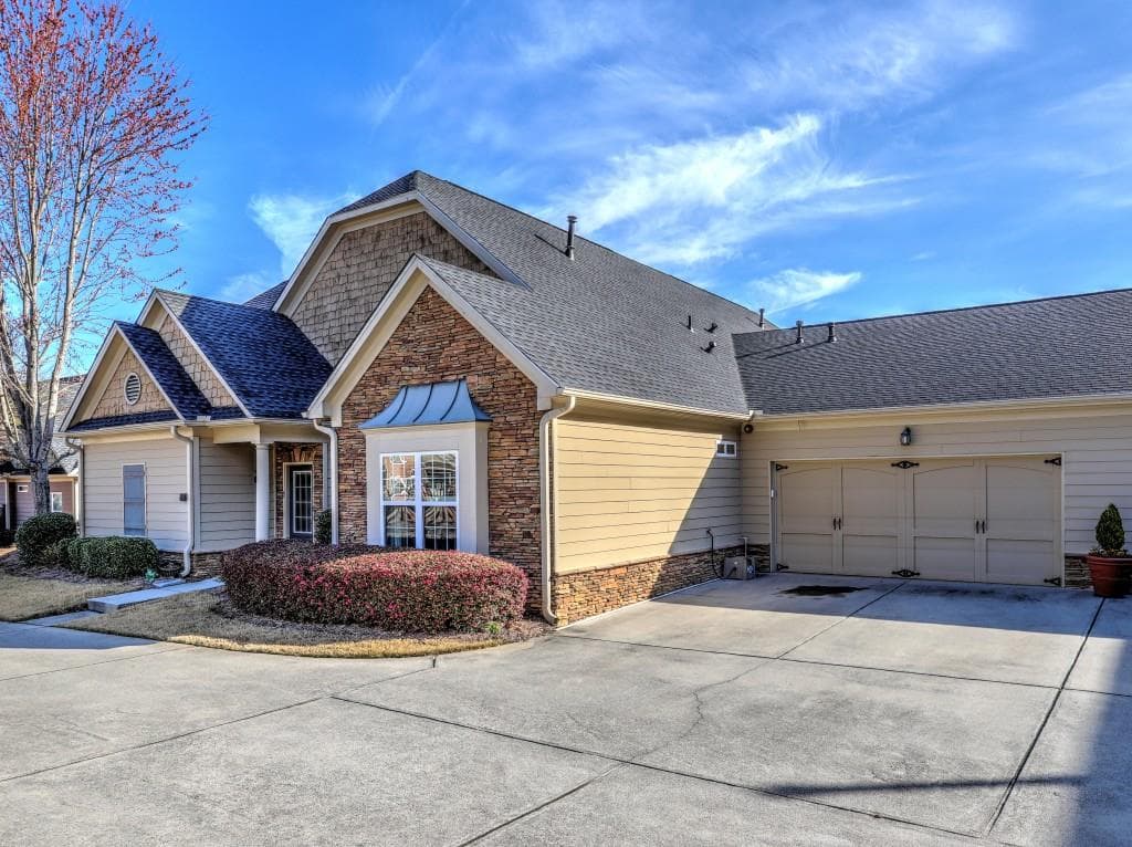 3 bedroom, 2 bathroom, 1,777 sq ft townhouse sold at 262 Glens Loop, Woodstock, GA 30188