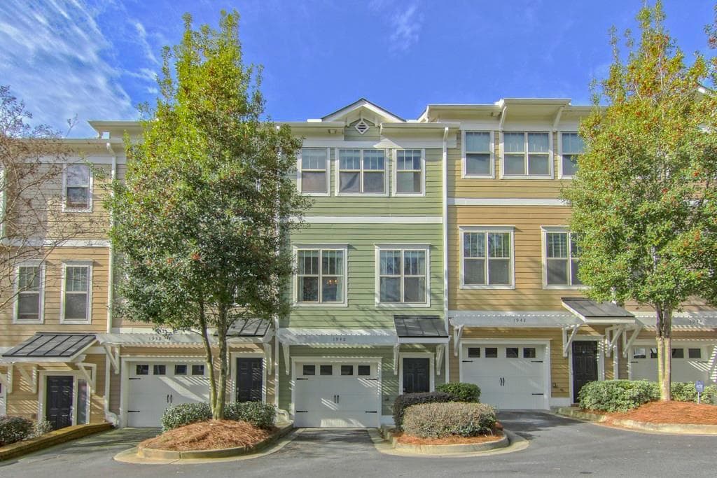 3 bedroom, 4 bathroom, 1,822 sq ft townhouse sold at 1940 Sterling Oaks Circle 1940, Atlanta, GA 30319