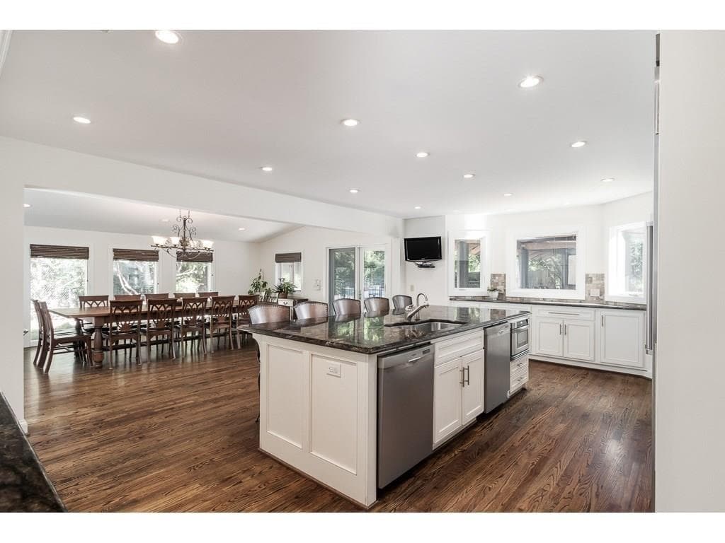 5 bedroom, 5 bathroom single family residence sold at 175 Colewood Way, Sandy Springs, GA 30328