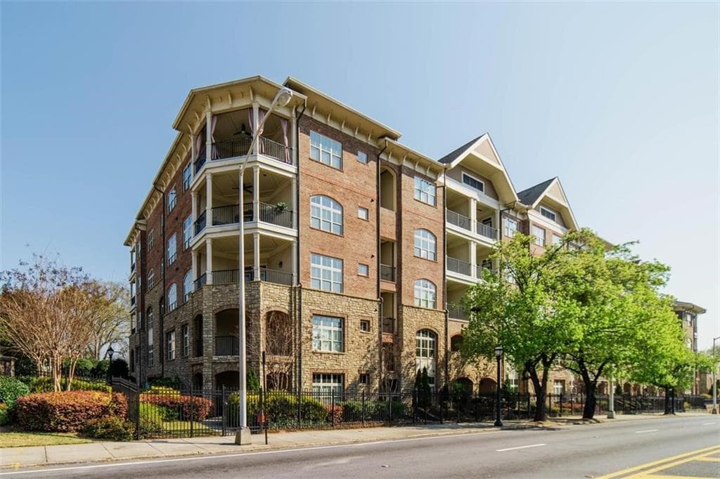 1 bedroom, 1 bathroom, 915 sq ft condominium sold at 625 Piedmont Avenue 2026, Atlanta, GA 30308