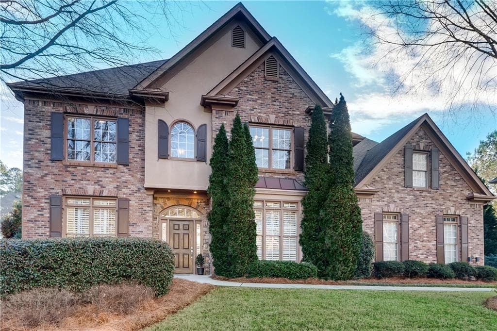 4 bedroom, 4 bathroom, 3,307 sq ft single family residence sold at 5423 Dunwoody Glen Court, Atlanta, GA 30360