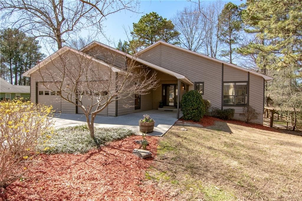 3 bedroom, 2 bathroom, 1,886 sq ft single family residence sold at 10900 Spotted Pony Trail, Johns Creek, GA 30022