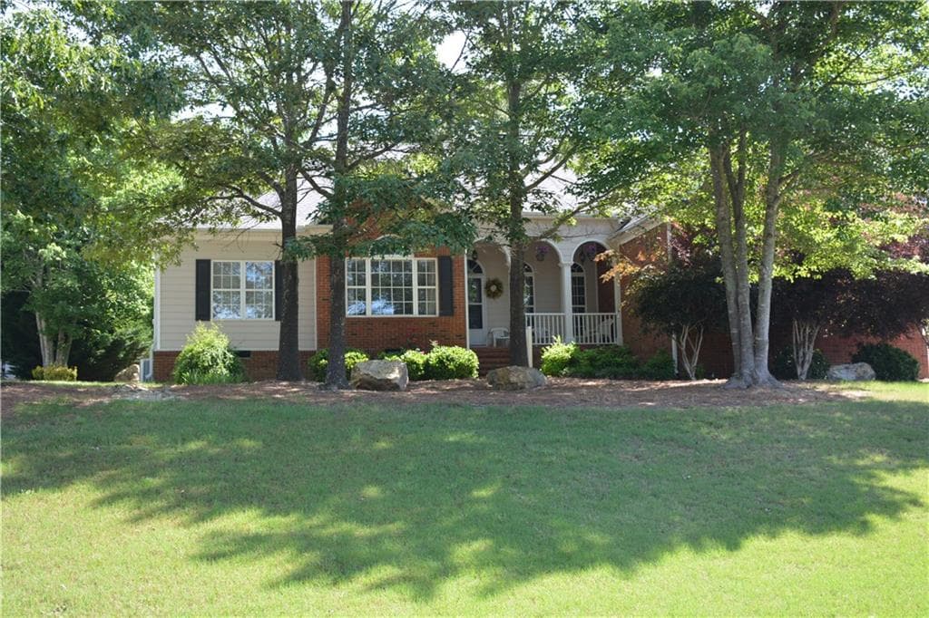3 bedroom, 3 bathroom, 1,975 sq ft single family residence sold at 17 Golden Eagle Drive, Adairsville, GA 30103
