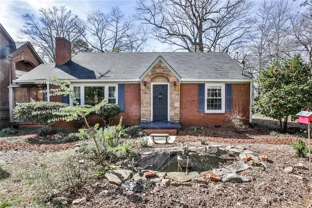 2 bedroom, 1 bathroom, 1,053 sq ft single family residence sold at 217 Oakridge Avenue, Atlanta, GA 30317