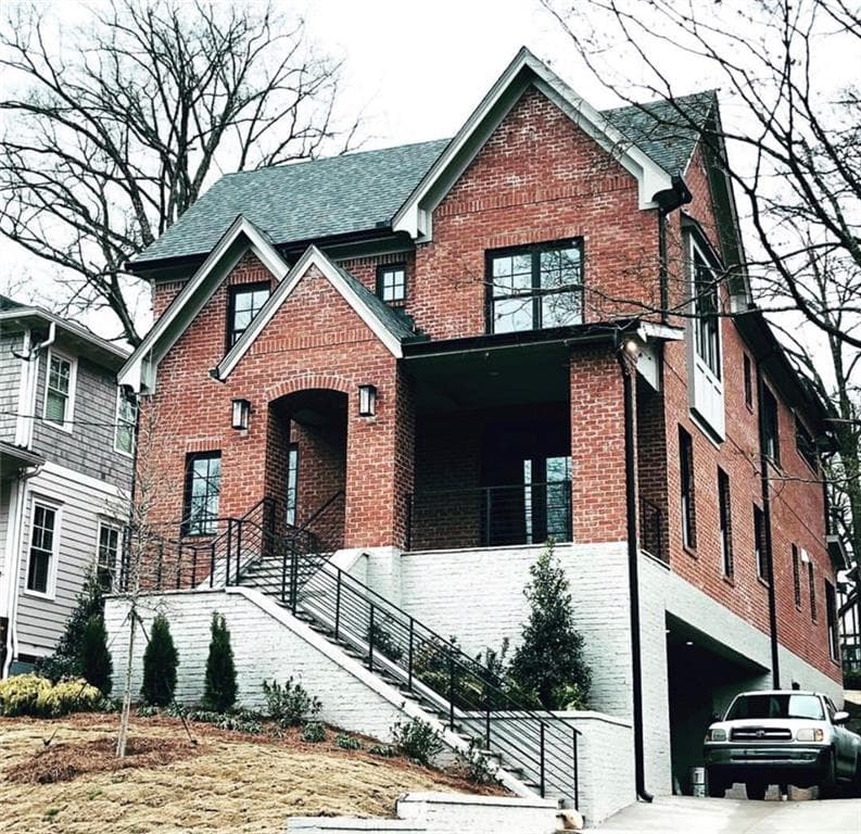 6 bedroom, 5 bathroom, 4,600 sq ft single family residence sold at 1405 Wessyngton Road, Atlanta, GA 30306