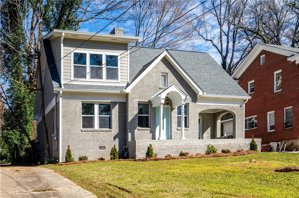 4 bedroom, 3 bathroom, 2,100 sq ft single family residence sold at 1727 South Gordon, Atlanta, GA 30310