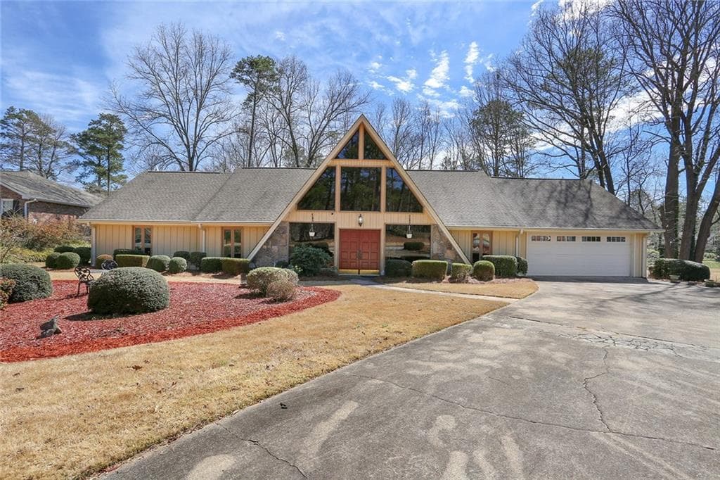 4 bedroom, 5 bathroom, 3,250 sq ft single family residence sold at 350 Fallen Leaf Lane, Roswell, GA 30075
