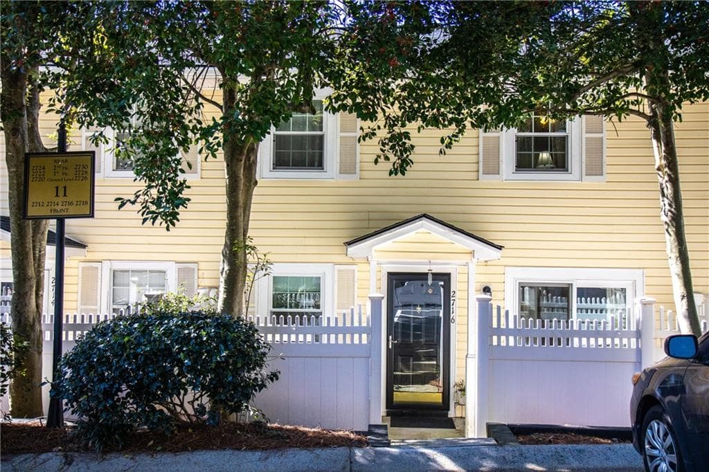 2716 Suwanee Way, Marietta, GA 30067 — most recent listing photo