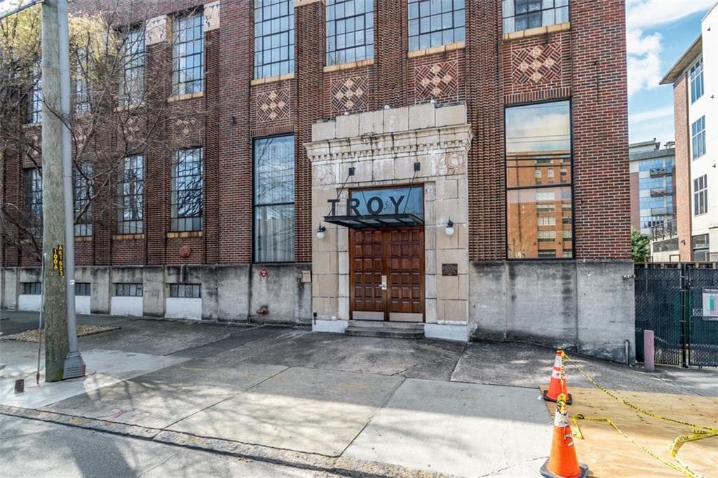 1 bedroom, 1 bathroom, 1,098 sq ft condominium sold at 650 Glen Iris Drive 15, Atlanta, GA 30308
