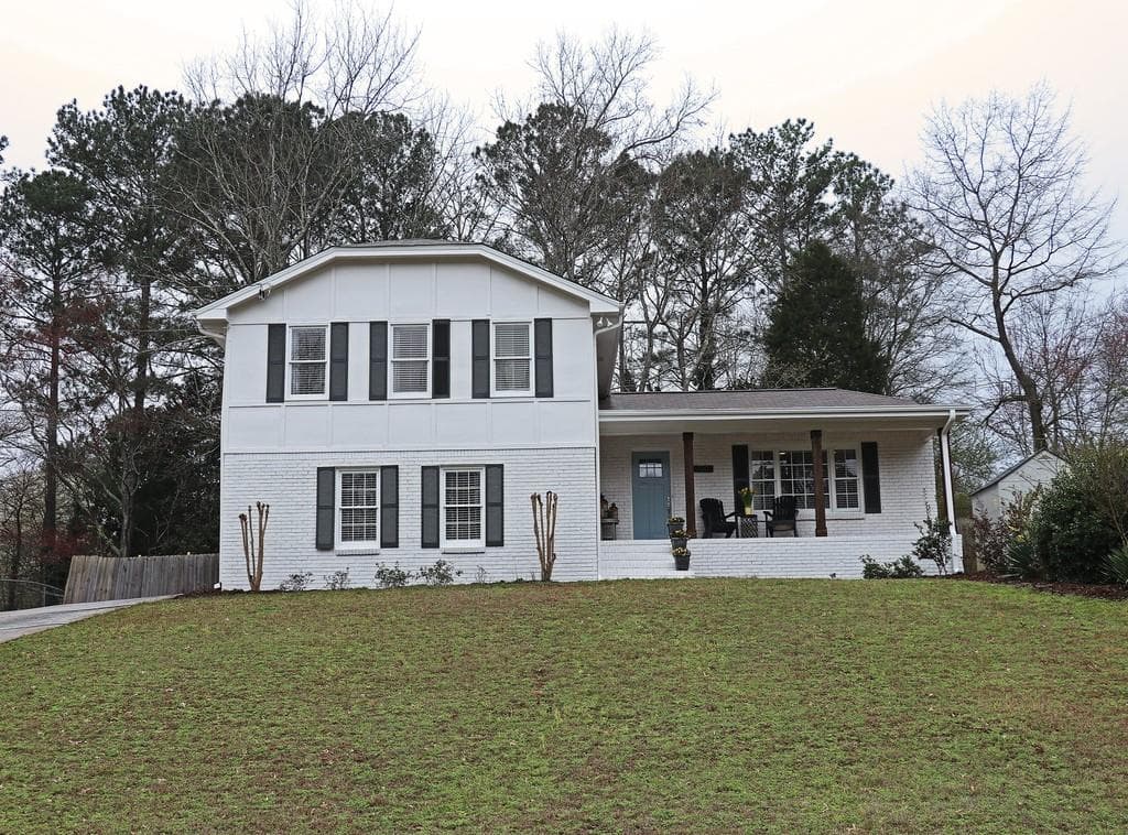 4 bedroom, 3 bathroom, 1,995 sq ft single family residence sold at 120 Sunset Court, Roswell, GA 30075