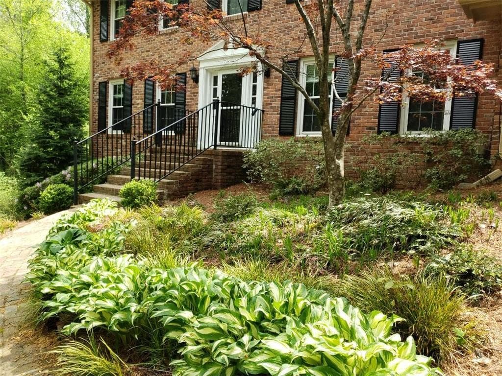 4 bedroom, 5 bathroom single family residence sold at 2363 Leisure Lake Drive, Dunwoody, GA 30338