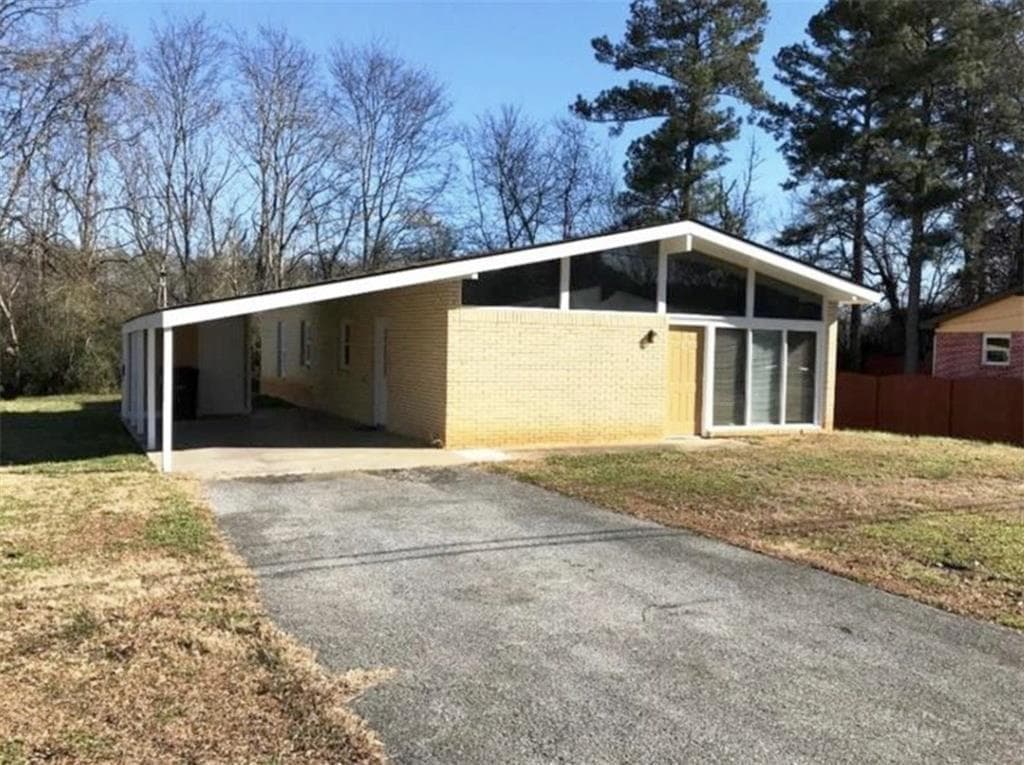 3 bedroom, 2 bathroom, 1,288 sq ft single family residence sold at 215 Maplewood Drive, Calhoun, GA 30701