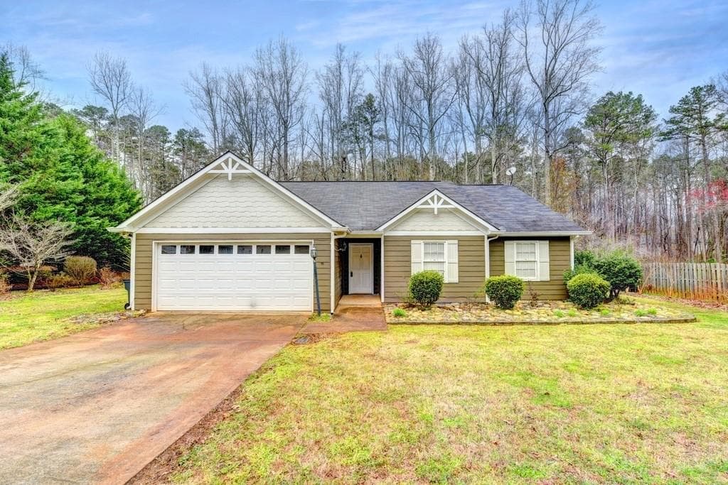 3 bedroom, 2 bathroom, 1,563 sq ft single family residence sold at 1560 Oklahoma Drive, Buford, GA 30519